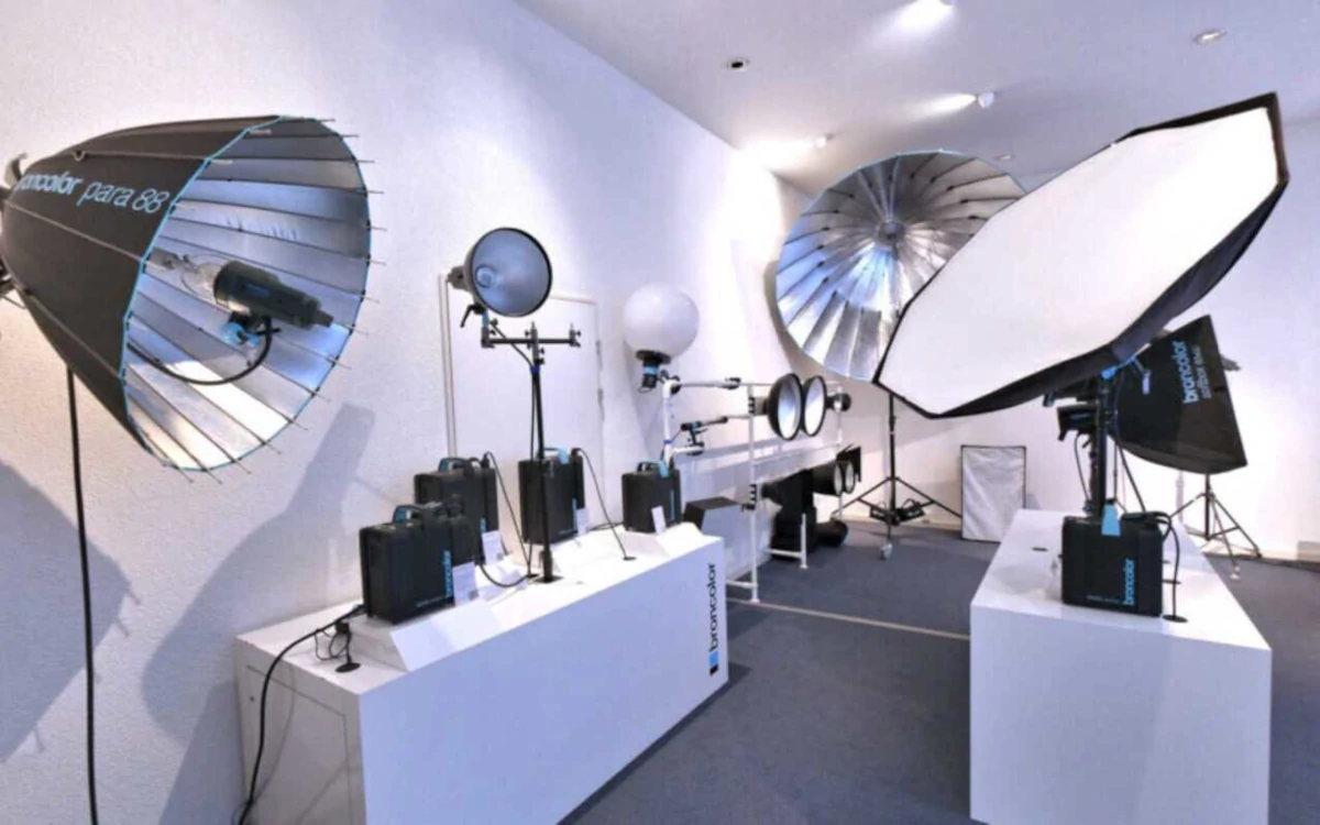 LED時代（2018〜現在）の照明業界を、写真・動画・ストロボ・LEDメーカーの変化・技術革新・市場構造