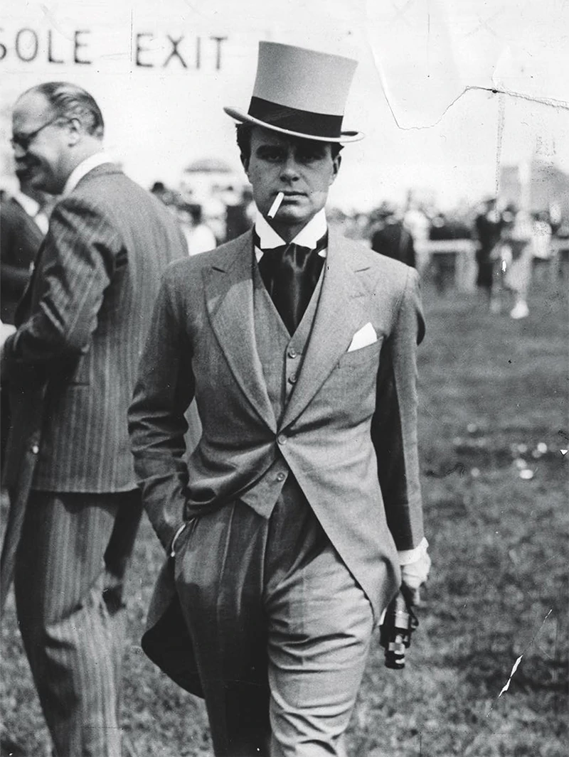 スーツとの直接的つながり‐ジュストコール → フロックコート → モーニング → ジャケット＝ 現代スーツの上着は「軍用コートの短縮形」