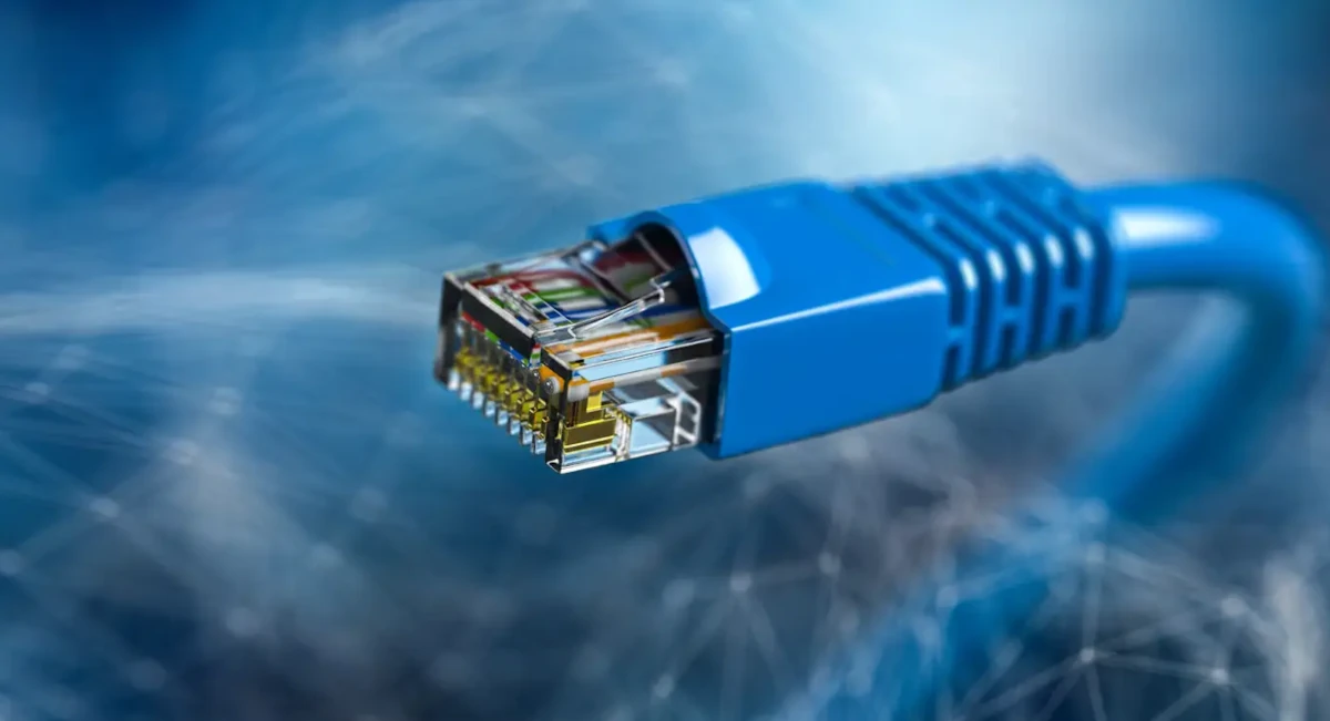 PoEインジェクタ（Power over Ethernet Injector）‐簡素な構成ほど、理由がある