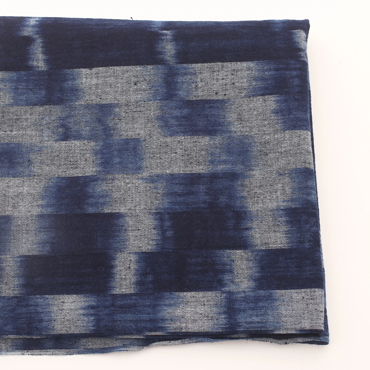 絣（かすり）― ずれが生んだ、日本独自の染織美