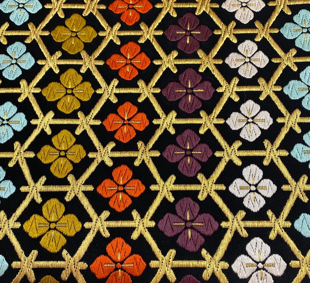 花亀甲文（はなきっこうもん） ― 規律の中に咲く、抑制された華