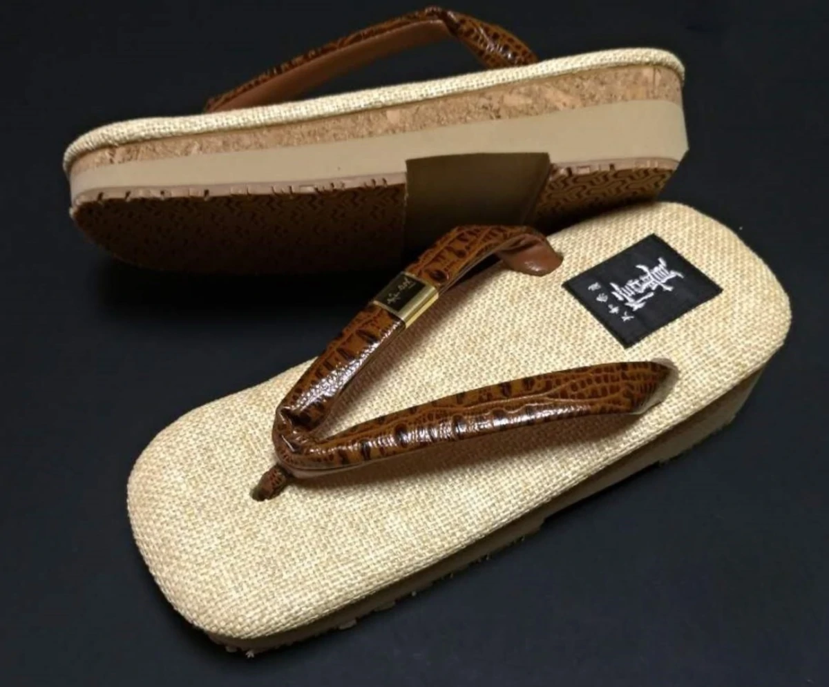 台ではなく鼻緒で調整 ― 雪駄は「サイズを合わせない」履物