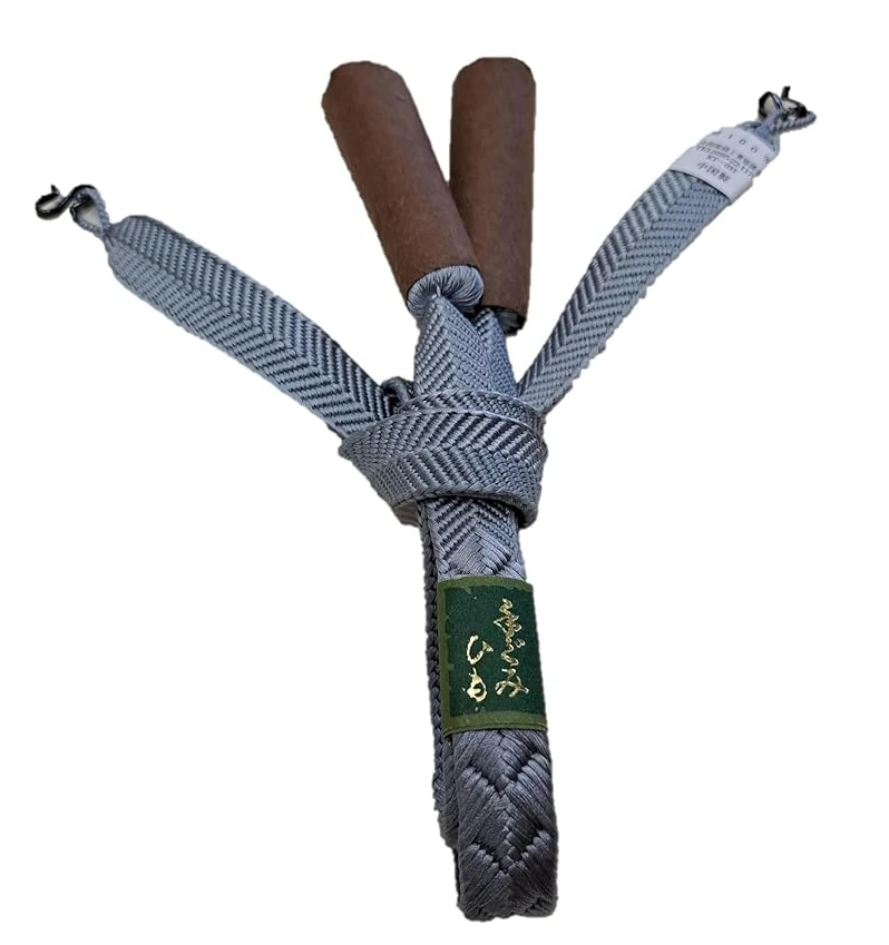 羽織紐の歴史 ― 結ぶためではなく「佇まいを制御する」ための小物