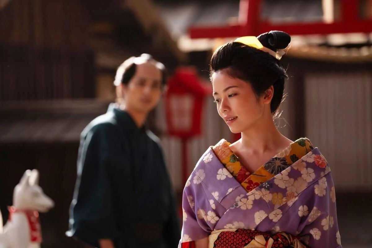 抜き衿 ― 「首元に余白をつくる」という美意識