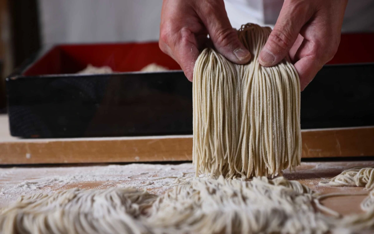 そば粉や雑穀粉 ― つながらない粉から生まれた麺