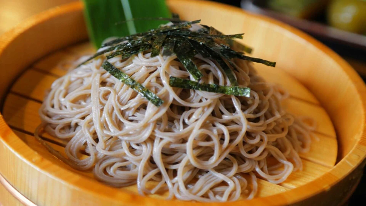 そばの湯がき方が生む効果 ― 火と水の役割を分ける