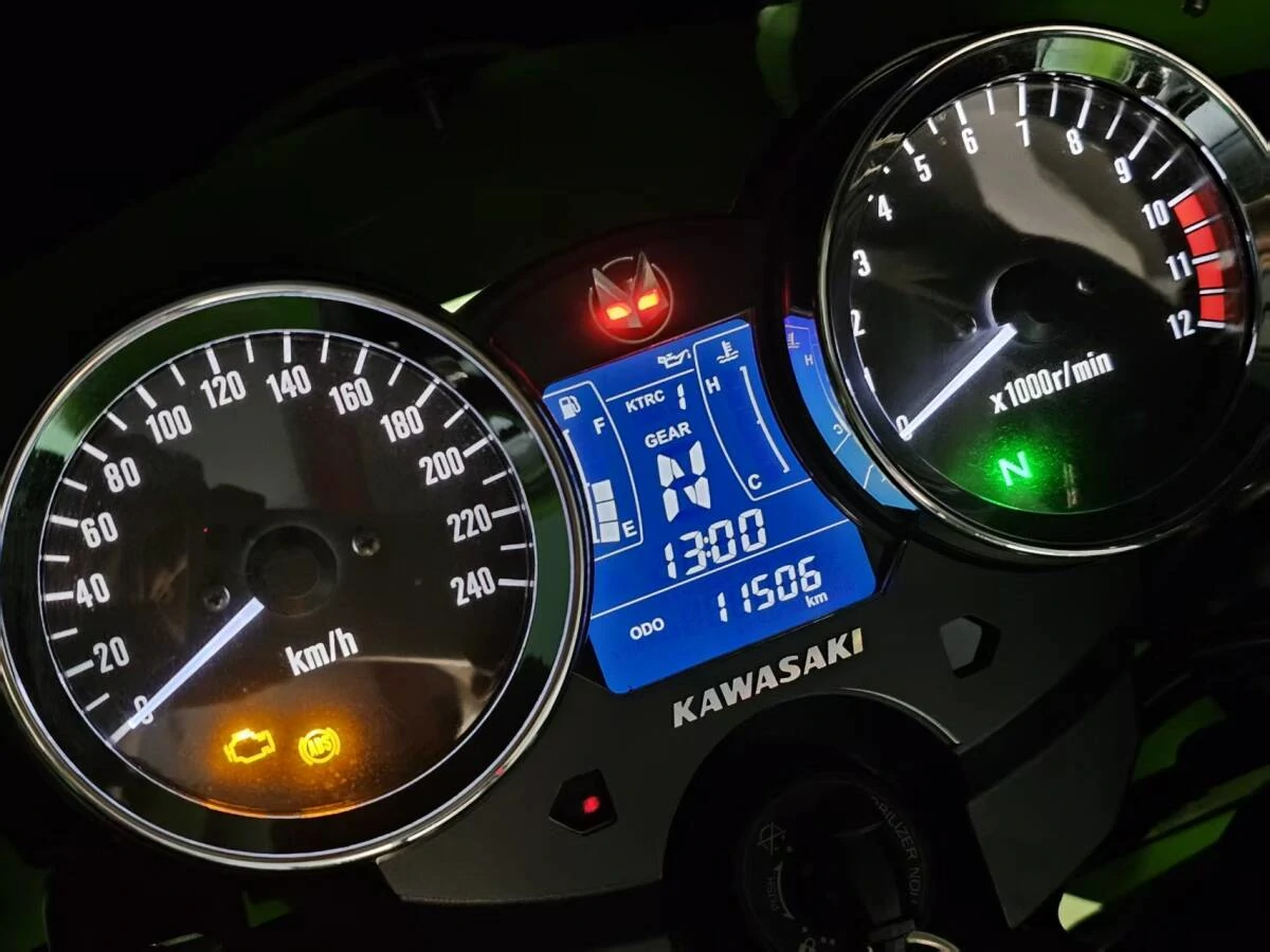 ねじれ ― 液晶が「映る」ために仕込まれた構造