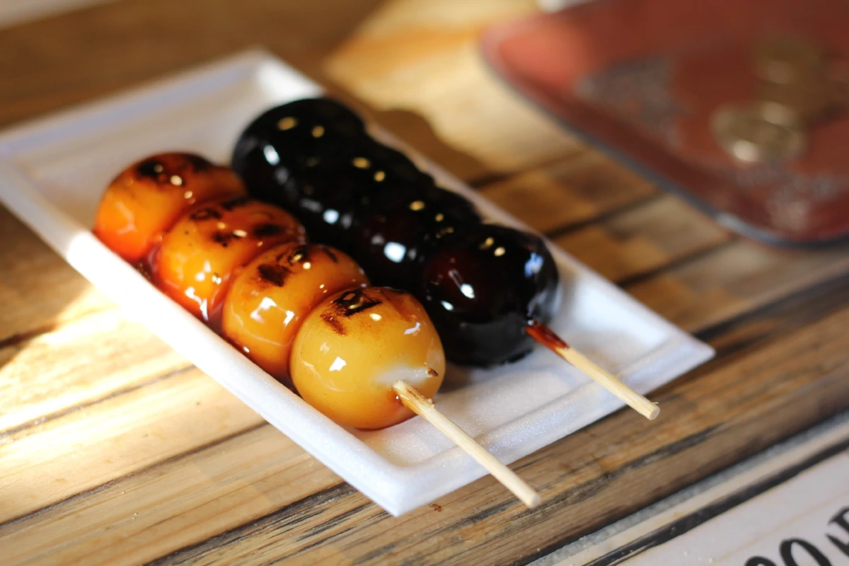 団子のみつ ― 甘味を「添える」日本の発想