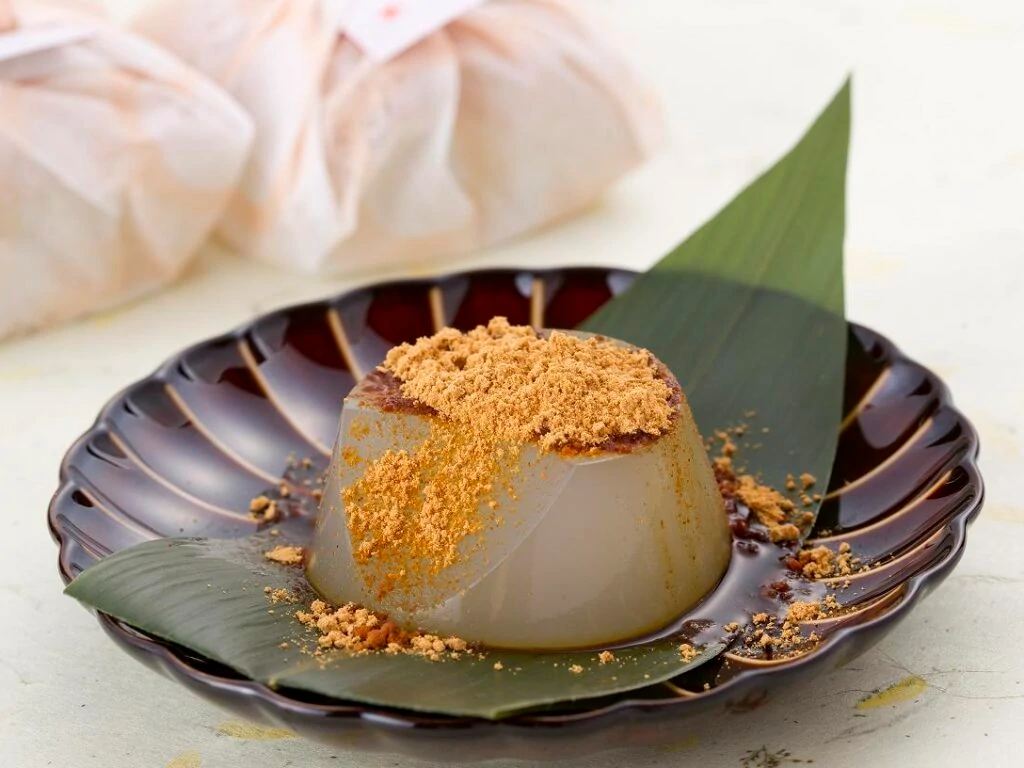 正月の葛もち × 黒蜜・きな粉 ― 祝いの甘味レシピ集