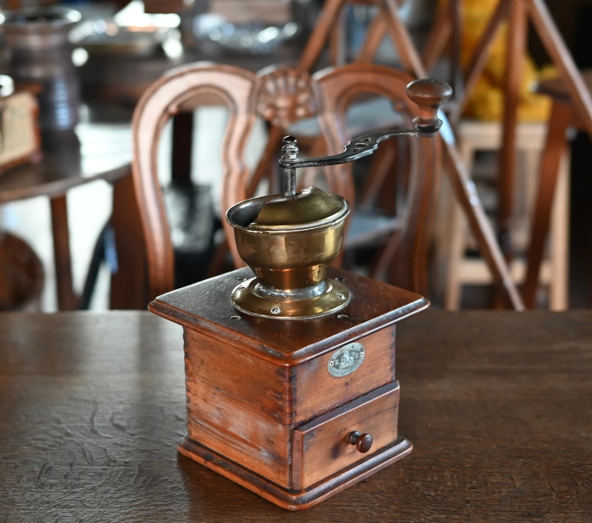 コーヒーミルの歴史 ― 豆を挽く音が文化になった