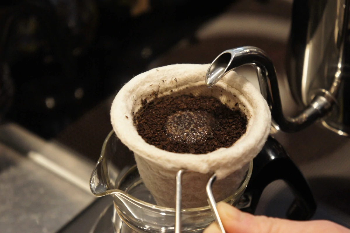 コーヒーフィルターの歴史 ― 「何を残すか、が文化を分けた」