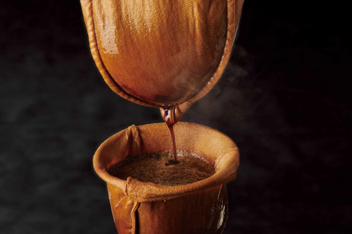 コーヒー布製フィルター（ネル）の種類 ― 「布の違いが、味の丸さを変える」