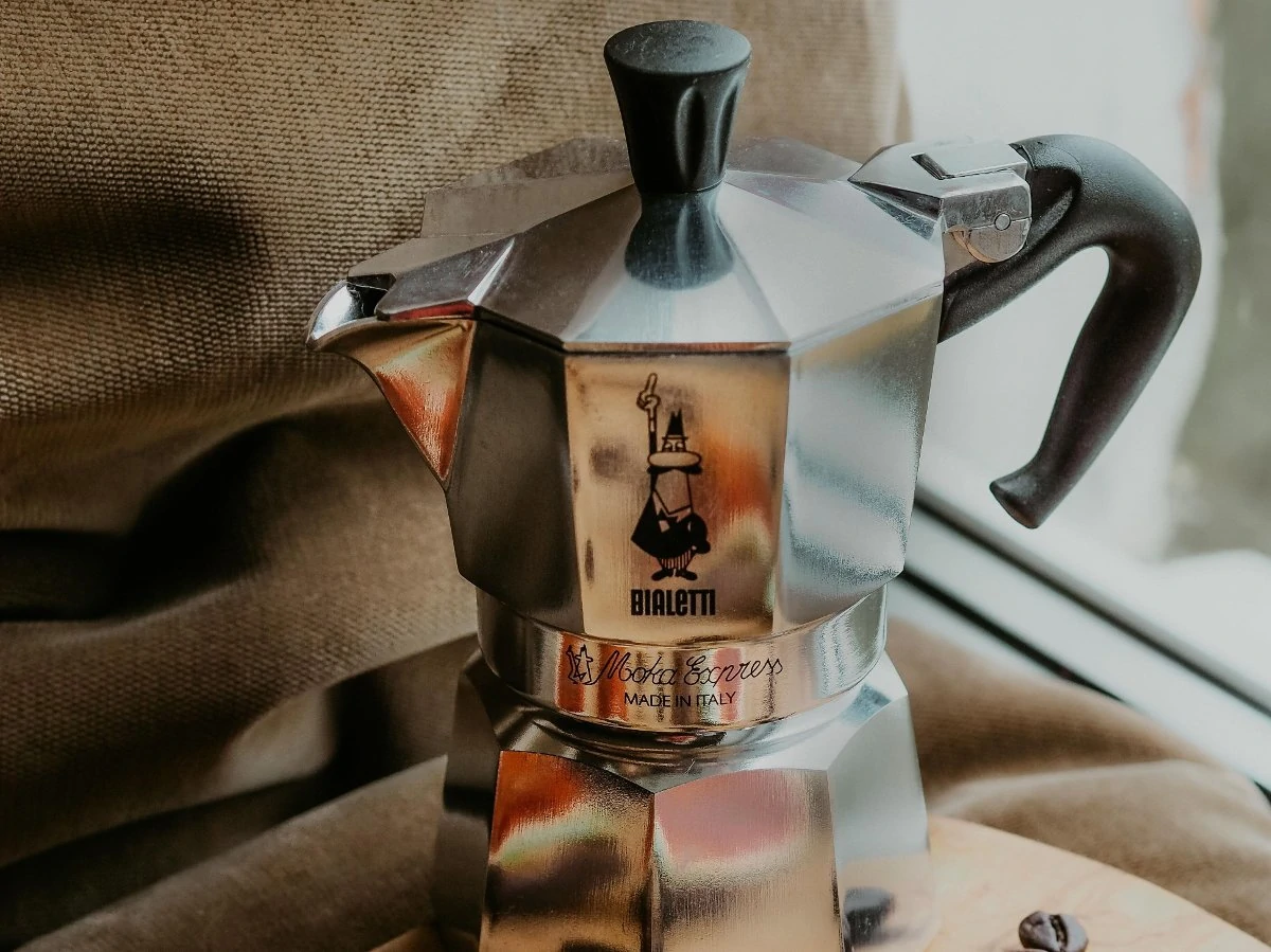 直火式（エスプレッソメーカー／マキネッタ）―「火と圧で、家庭の一杯を作る」