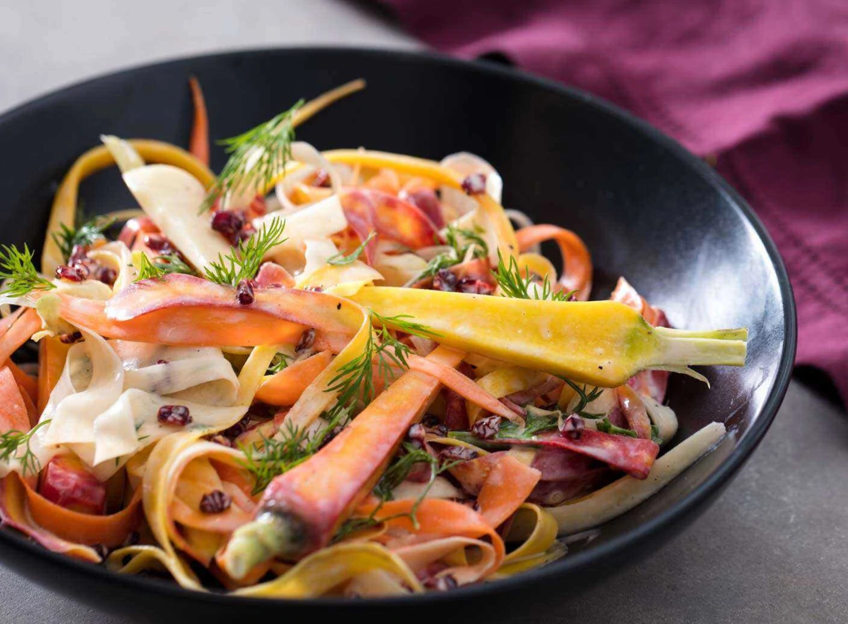 サラダとドレッシングの歴史 ― 野菜に「味」を与えた人類の工夫