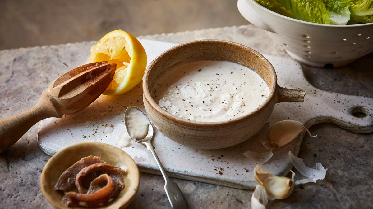 シーザードレッシングを自作する ― 乳化と旨味で成立する完成形