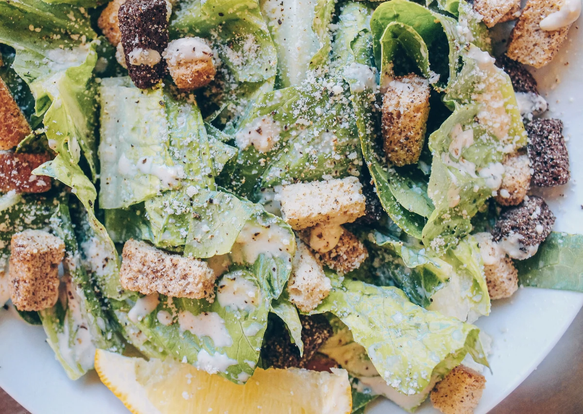 シーザードレッシングのメカニズム ― 濃厚なのに切れが出る理由