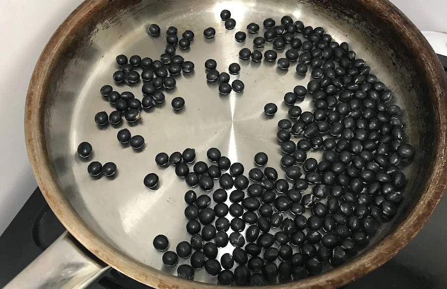 茶の焙煎 ― 火を入れて味を変える、日本独自の技