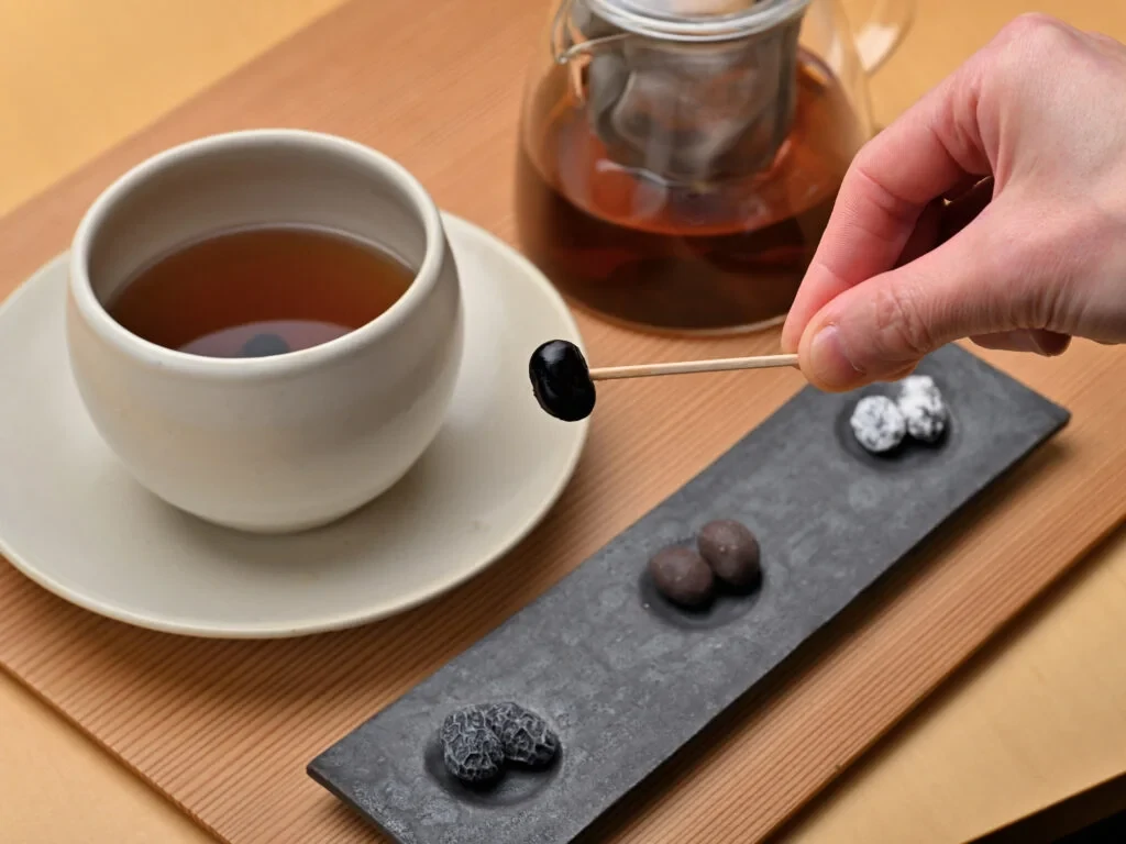 黒豆の焙煎と黒豆茶作り ― 家庭で整える滋養の一杯