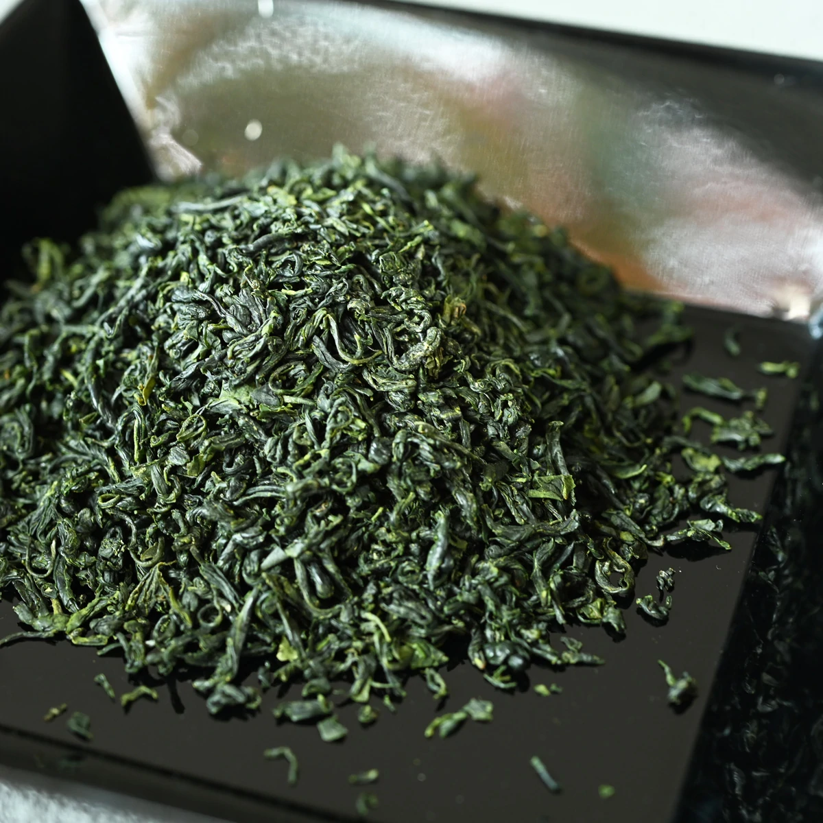 日本の釜炒り茶の歴史 ― 蒸さずに止めた、もう一つの日本茶